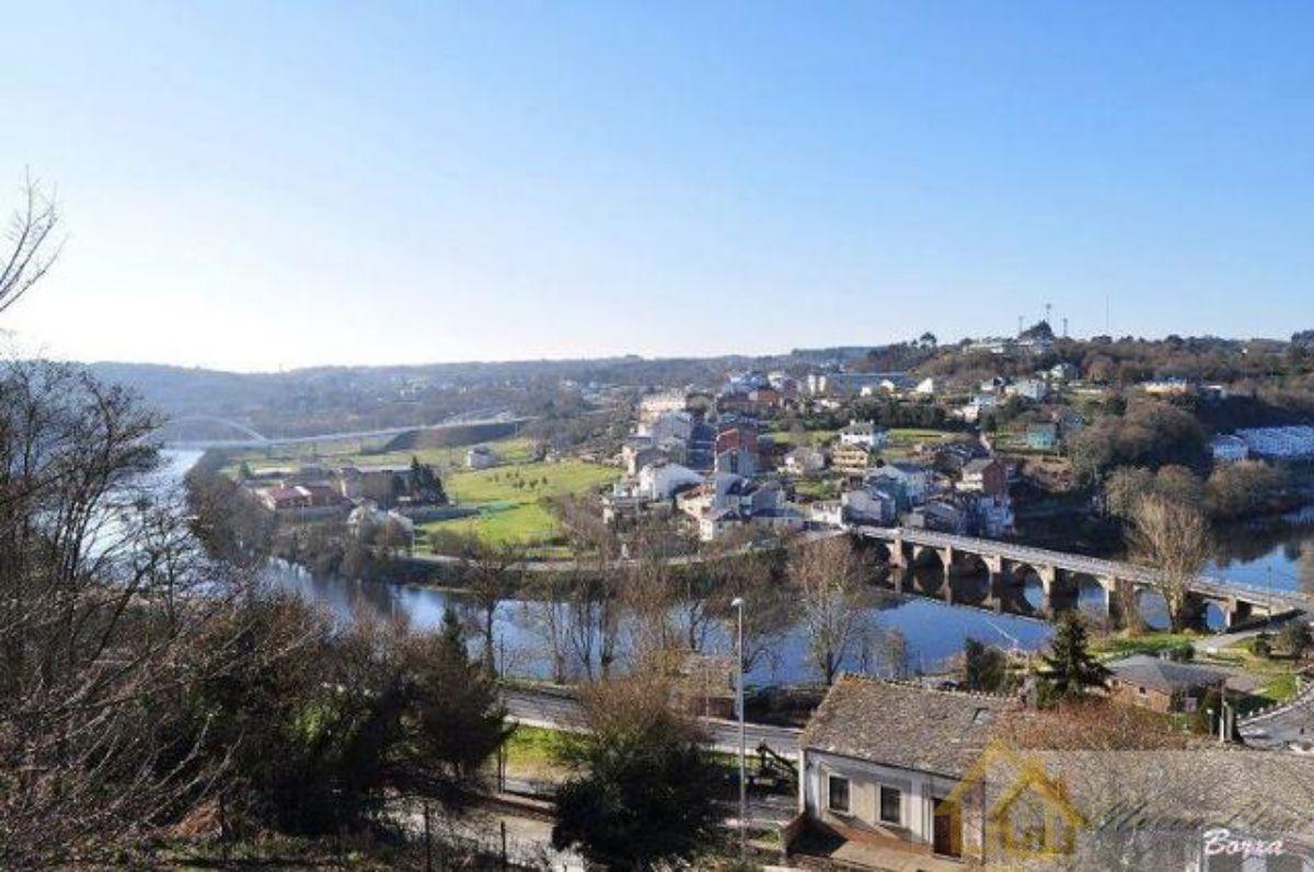 For sale of land in Lugo