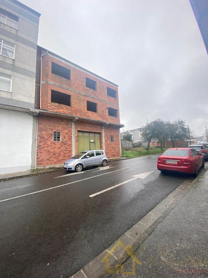 For sale of building in Lugo