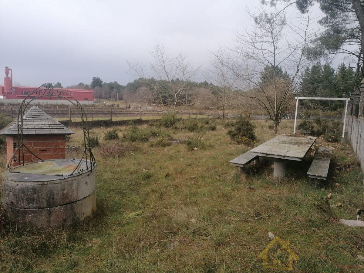 For sale of rural property in Outeiro de Rei