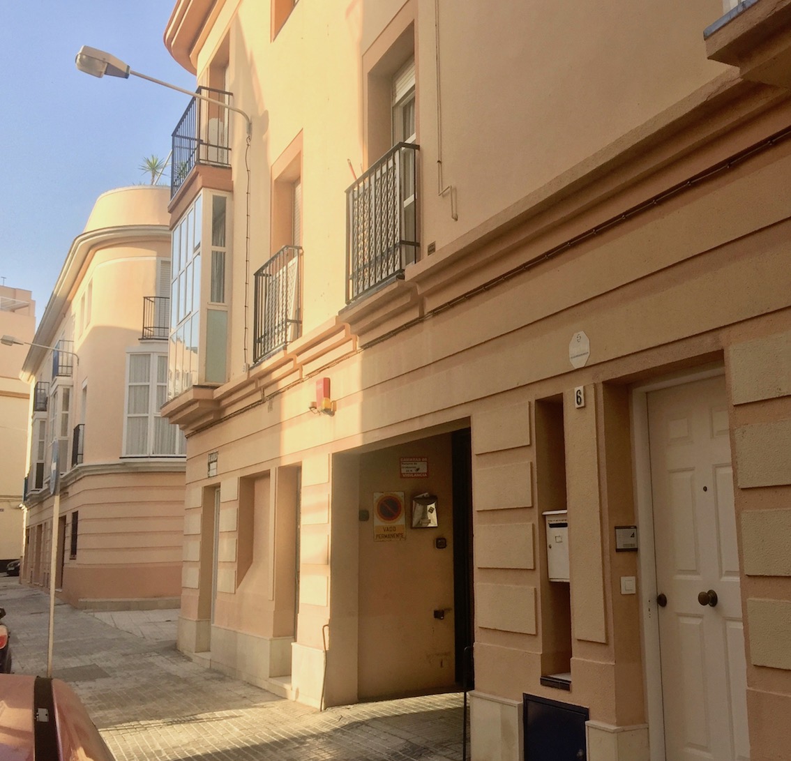 For sale of garage in Cádiz