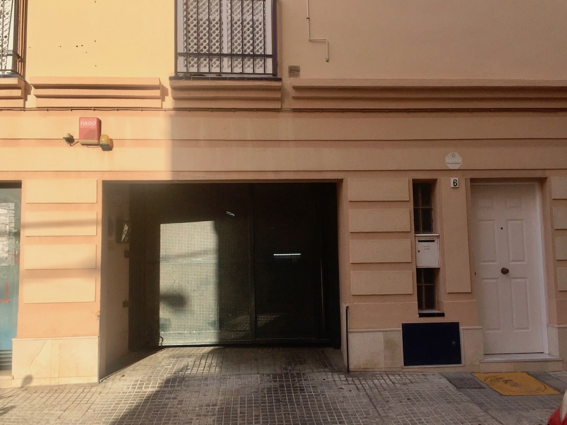 For sale of garage in Cádiz