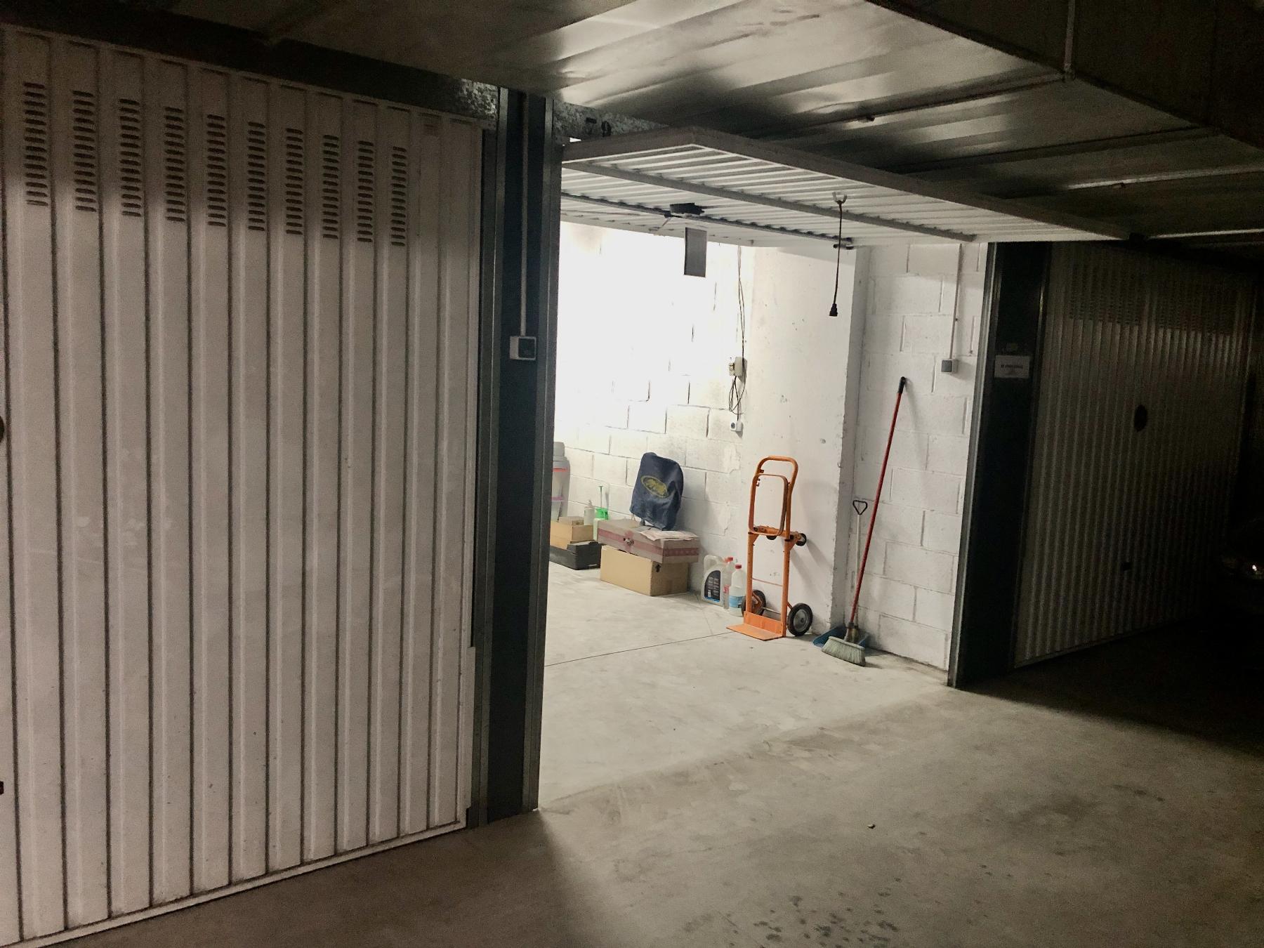 For sale of garage in San Fernando