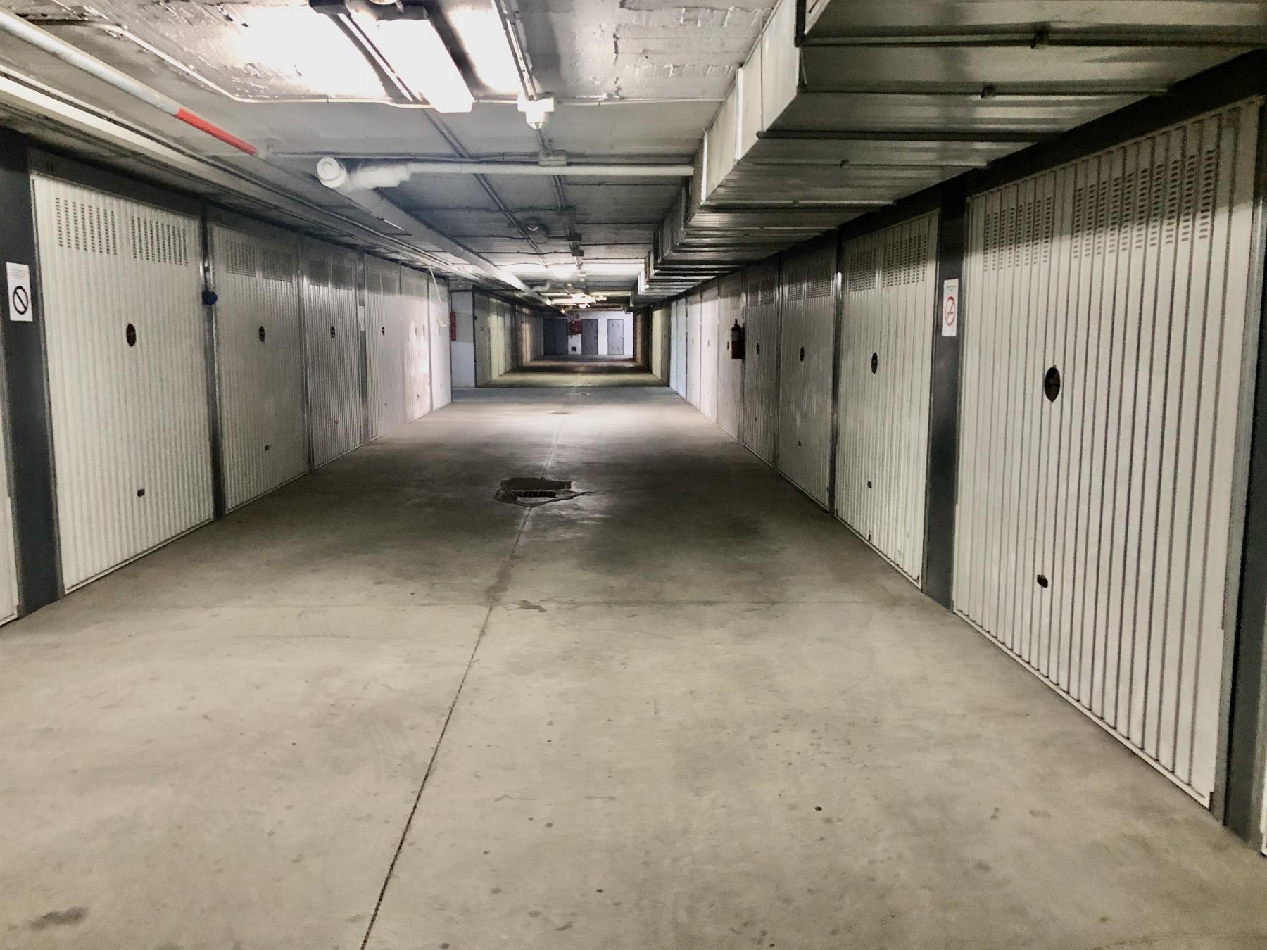 For sale of garage in San Fernando