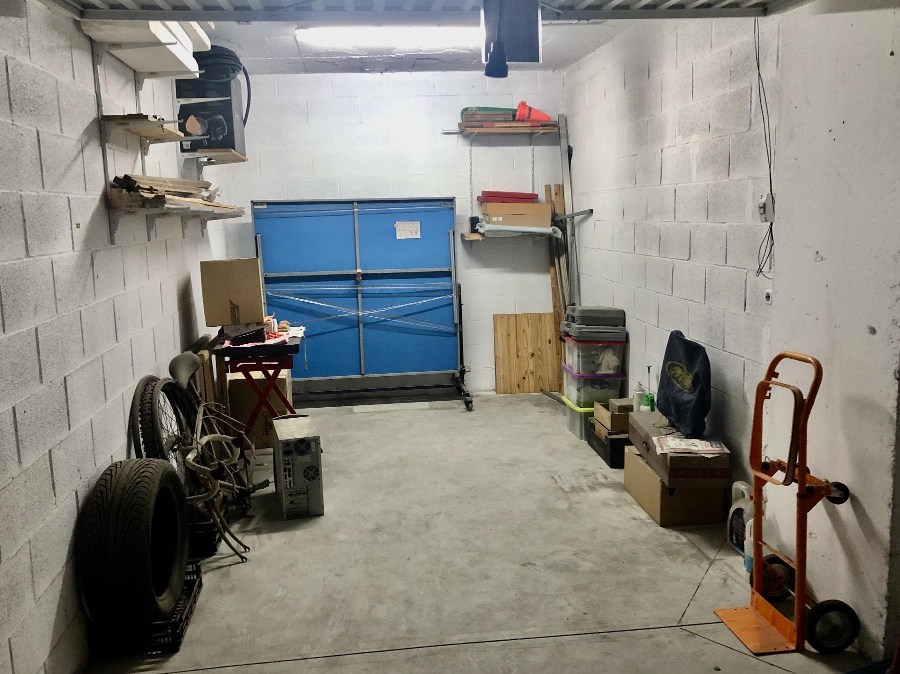 For sale of garage in San Fernando