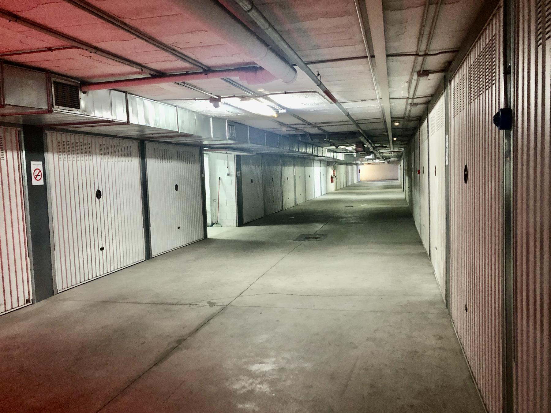 For sale of garage in San Fernando