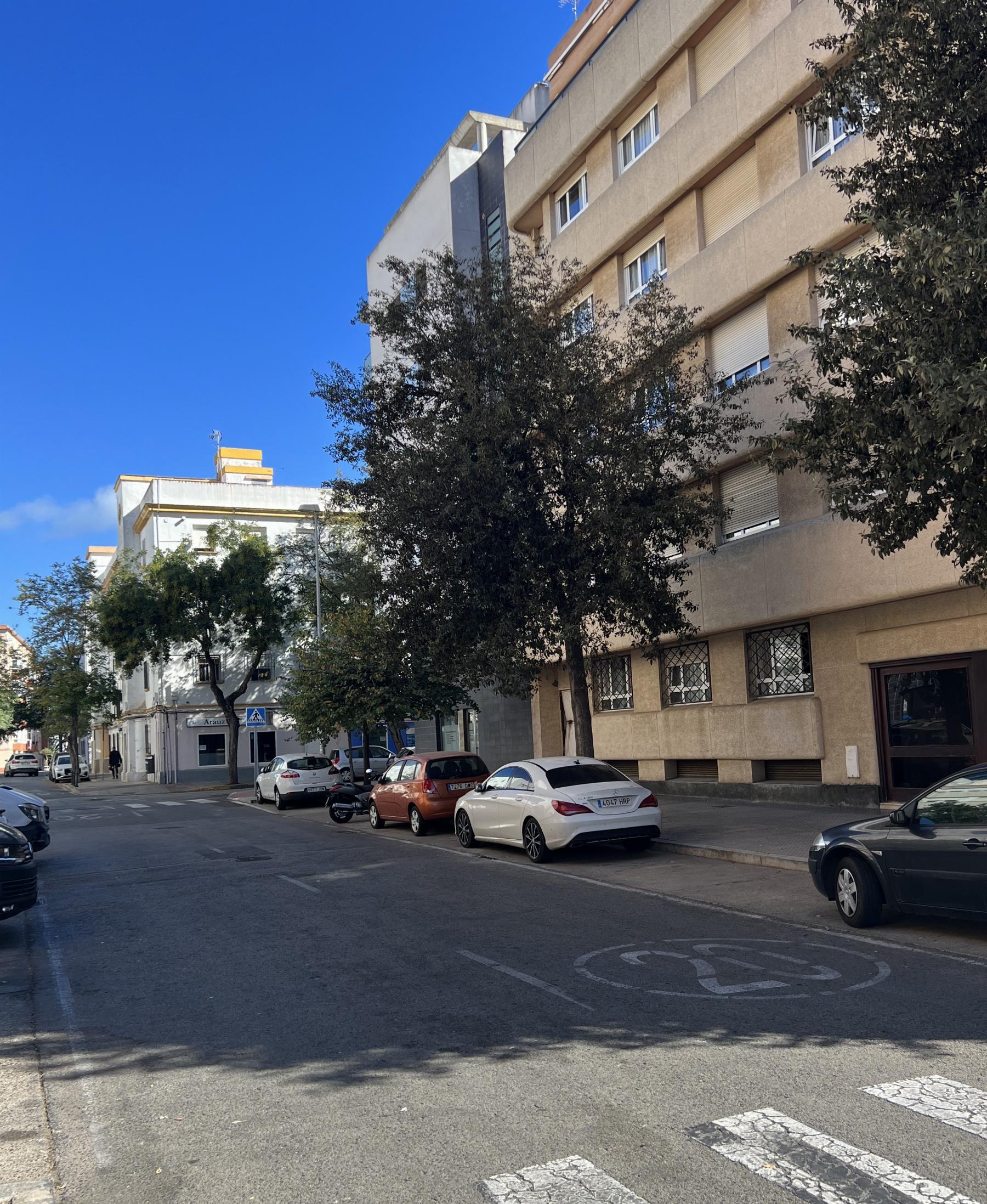 For sale of garage in Cádiz