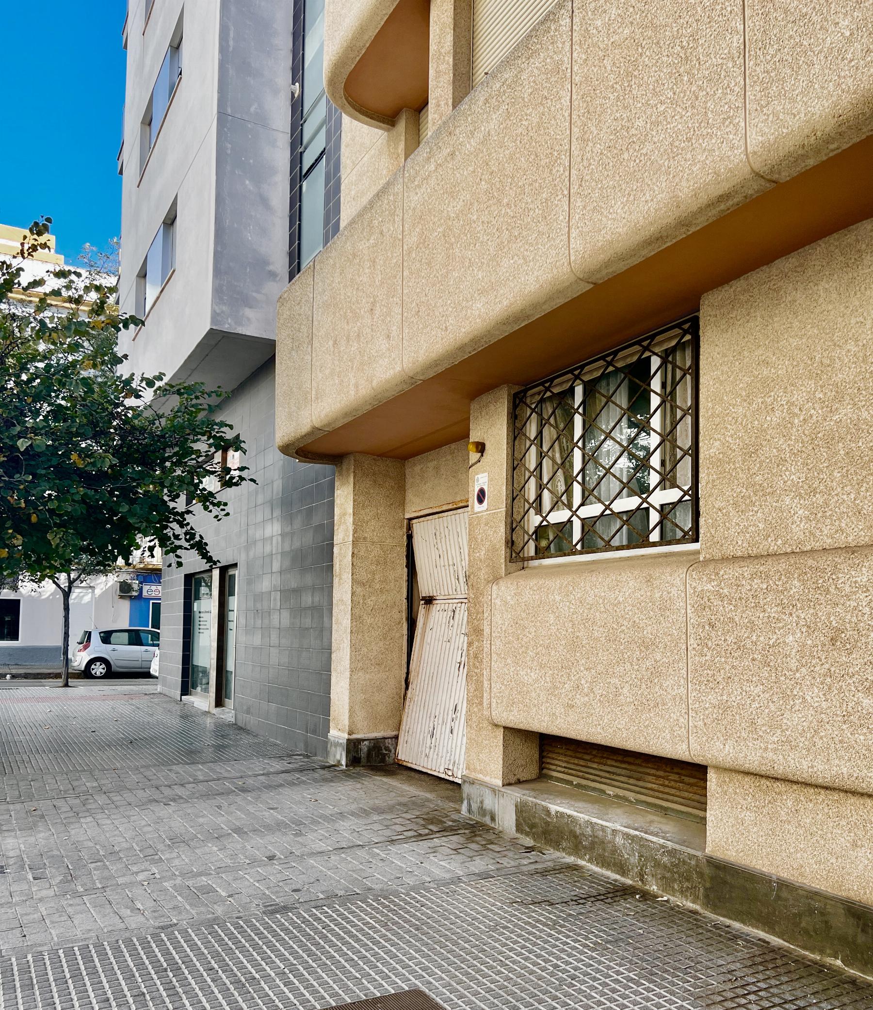 For sale of garage in Cádiz