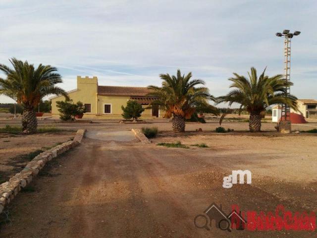 For sale of chalet in Murcia