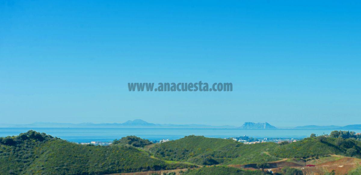 For sale of land in Nueva Andalucía