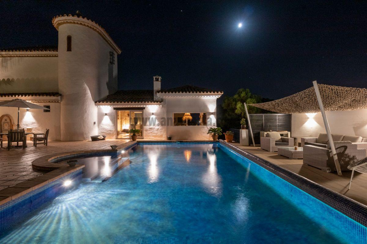 venta de villa en Estepona, Los Reales Id:01043613