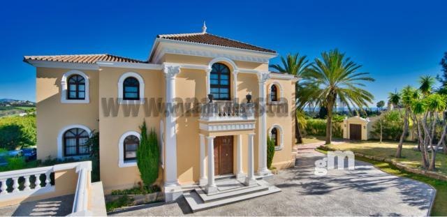 Venta de villa en Estepona