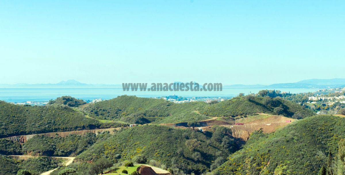 For sale of villa in Nueva Andalucía