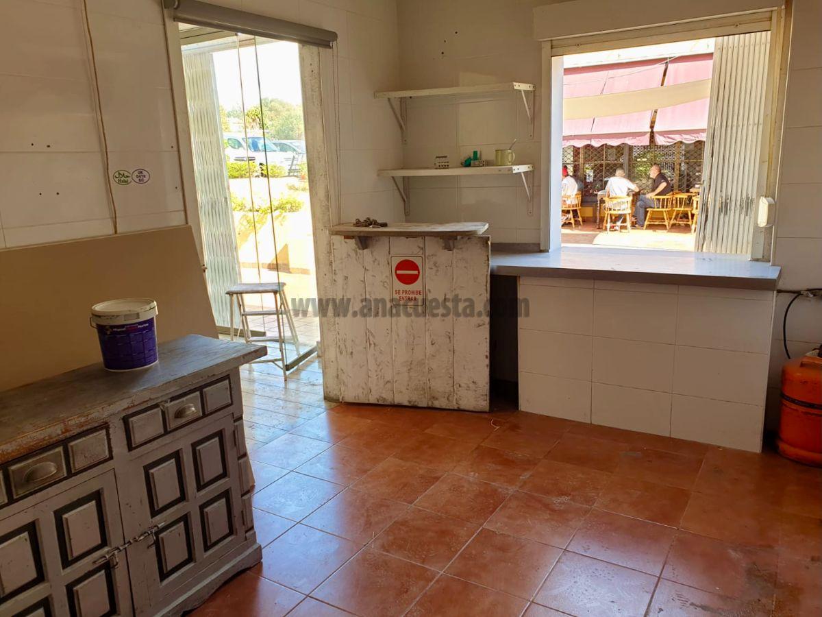 For sale of commercial in Estepona