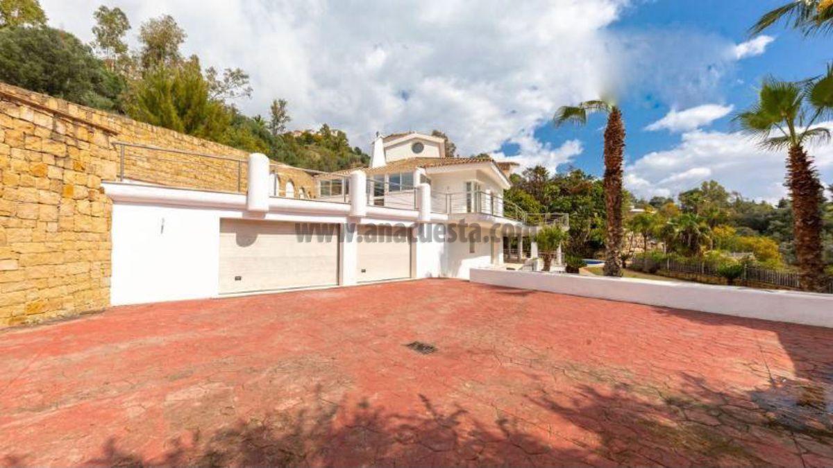 For sale of villa in Benahavís