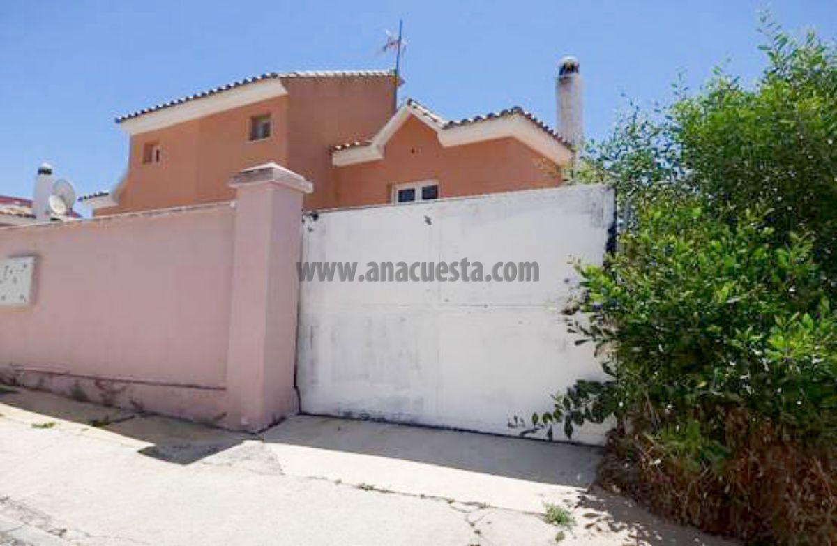 For sale of chalet in Estepona