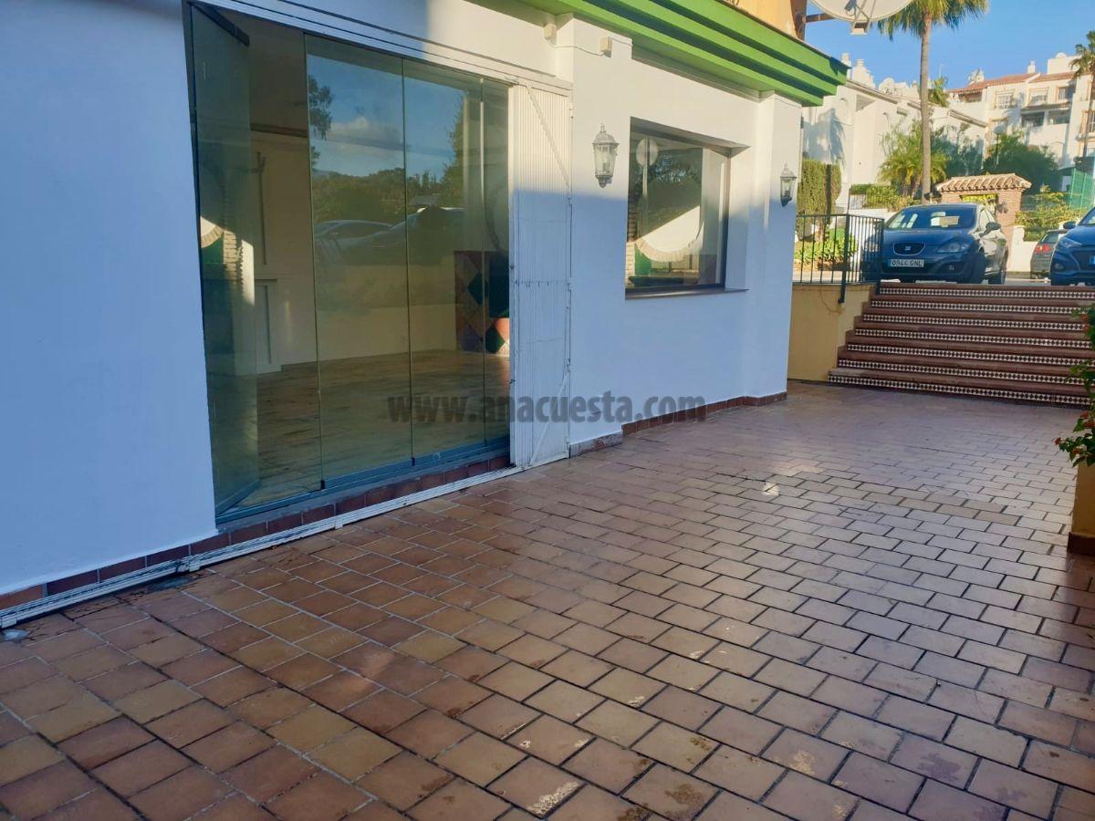 For sale of commercial in Estepona