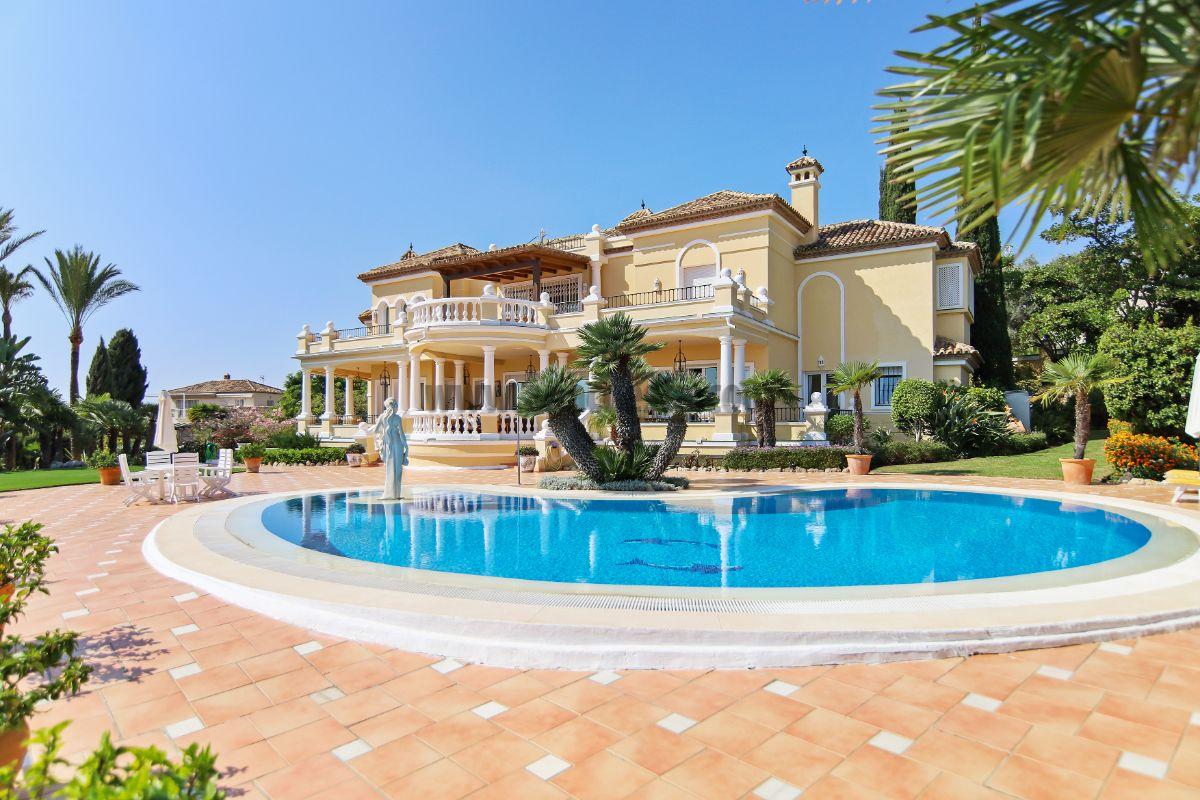 For sale of villa in Benahavís