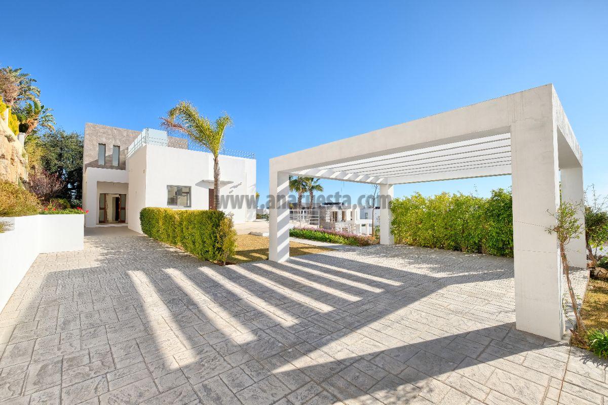 For sale of villa in Benahavís