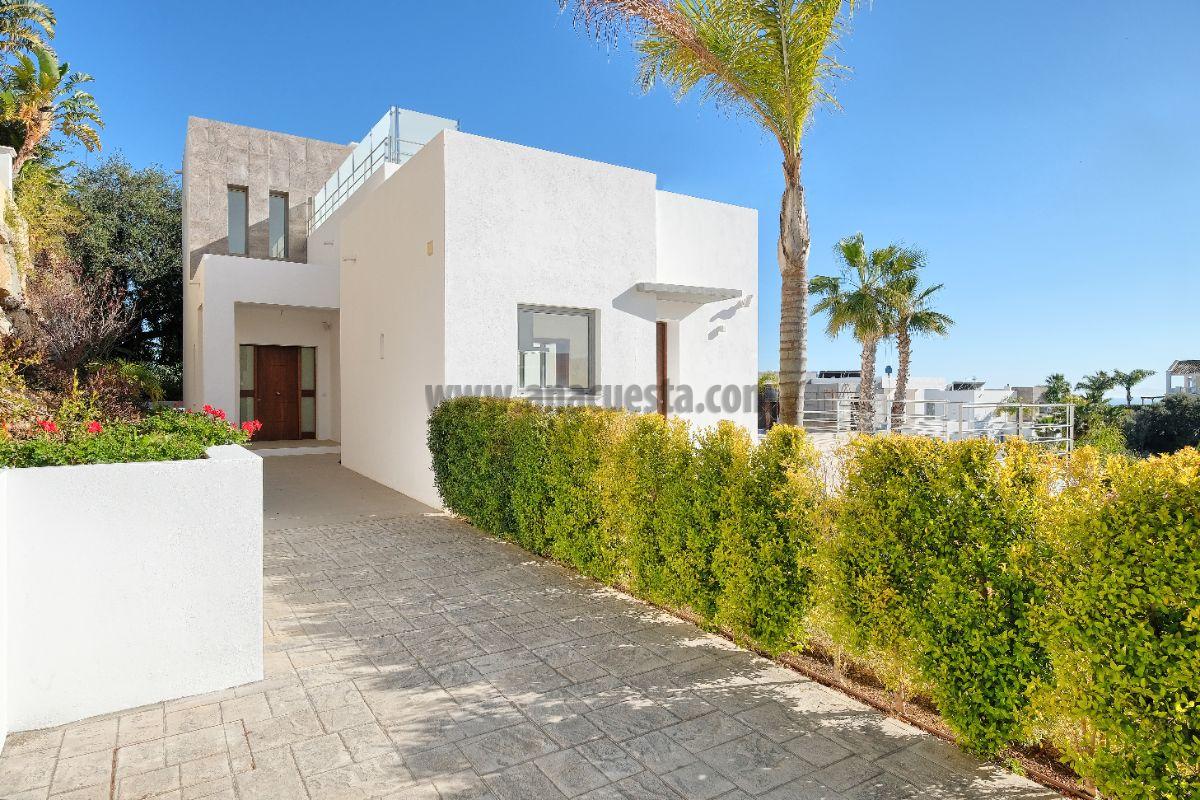 For sale of villa in Benahavís