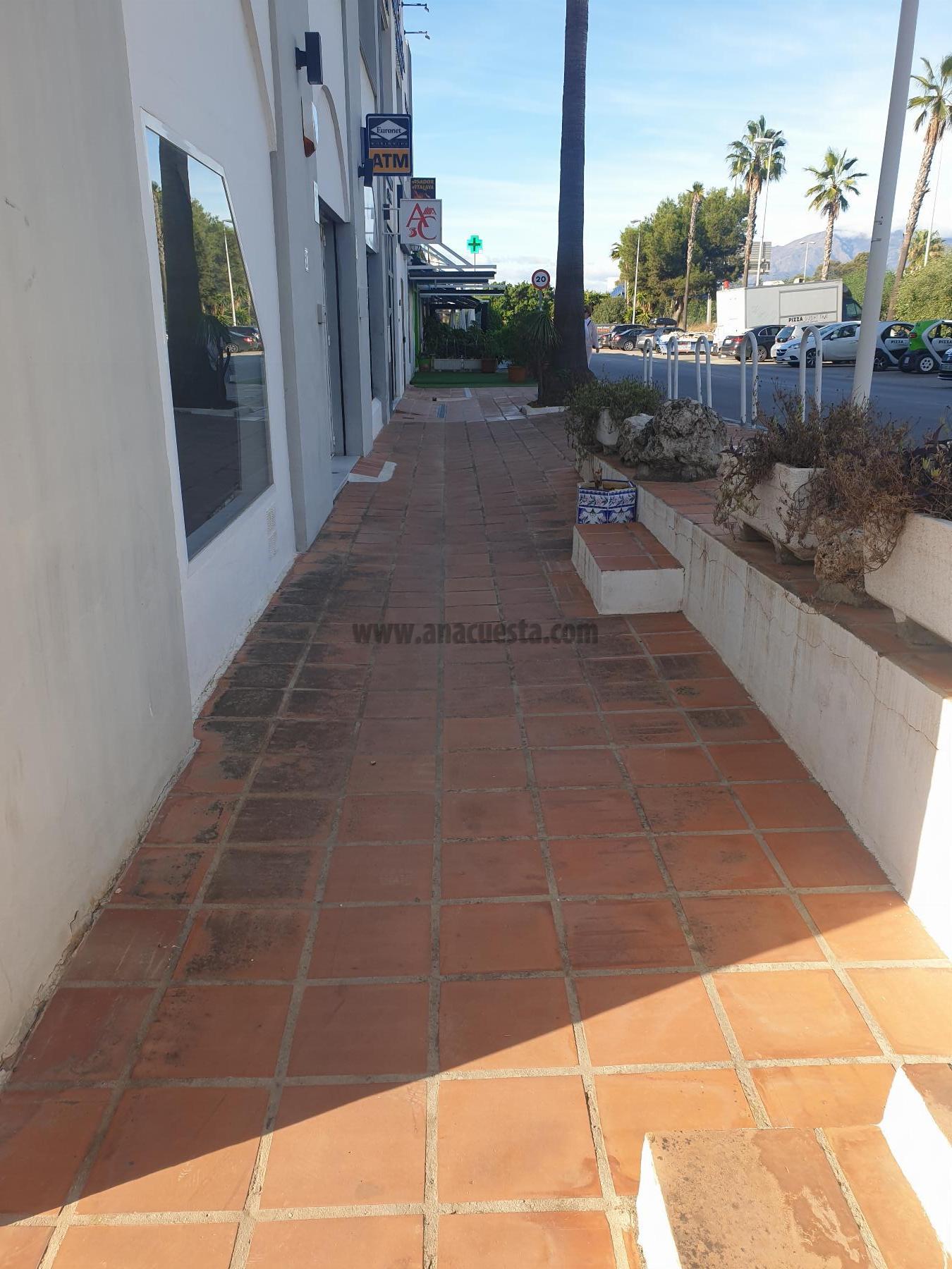 Alquiler de local comercial en Estepona