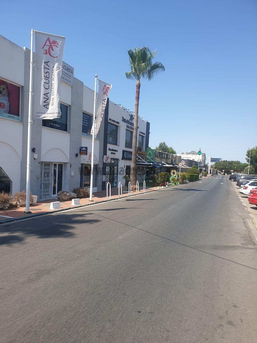 For rent of commercial in Estepona
