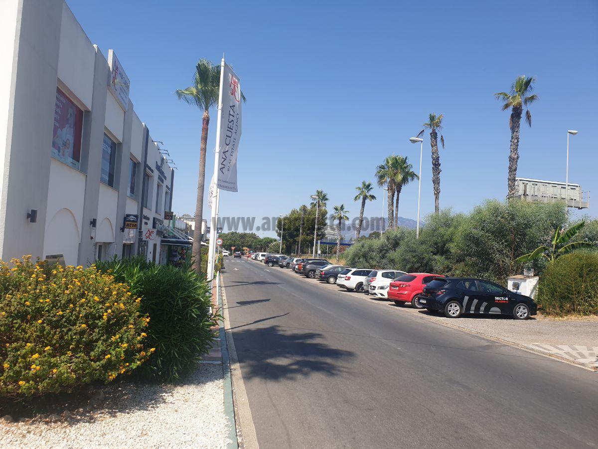 For rent of commercial in Estepona