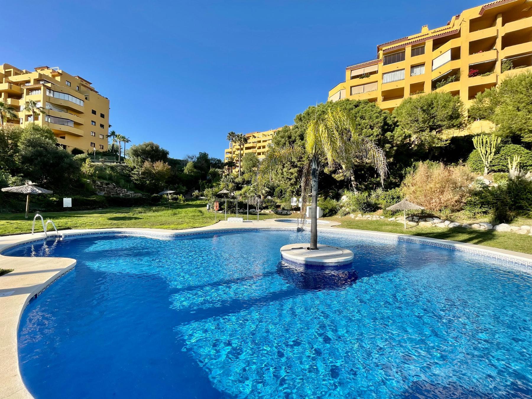 For sale of penthouse in Estepona