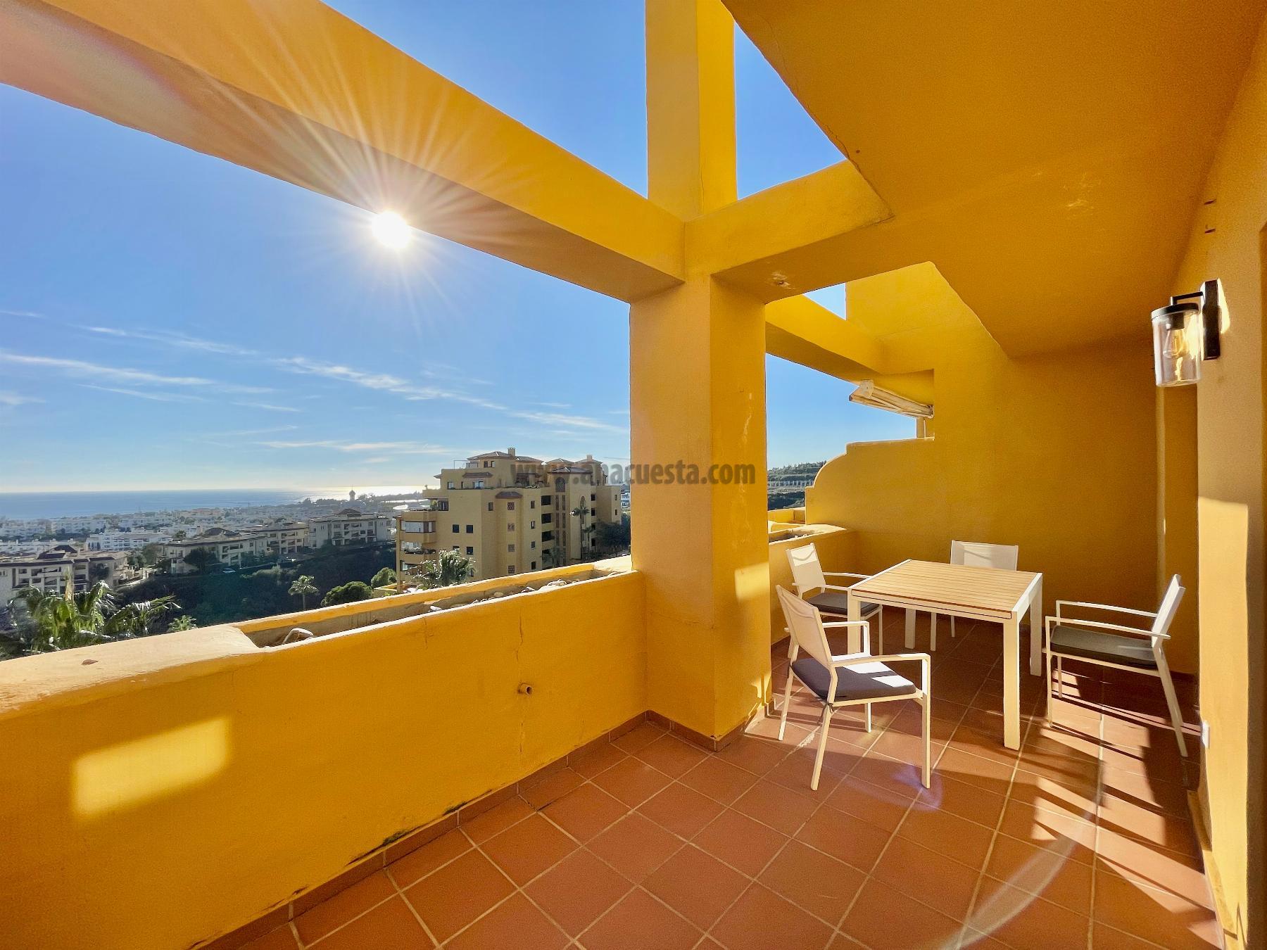 For sale of penthouse in Estepona