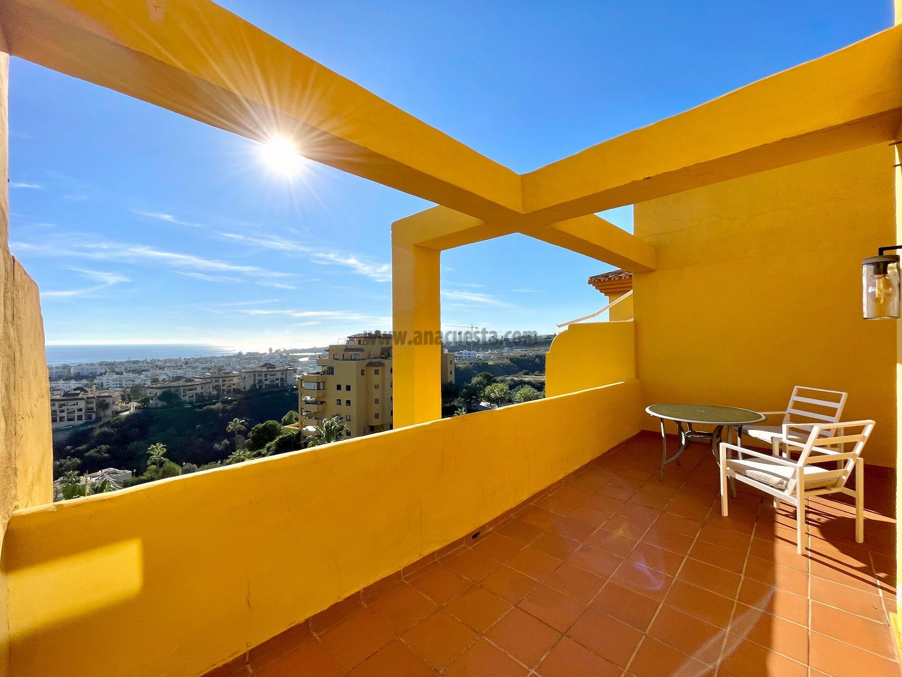 For sale of penthouse in Estepona