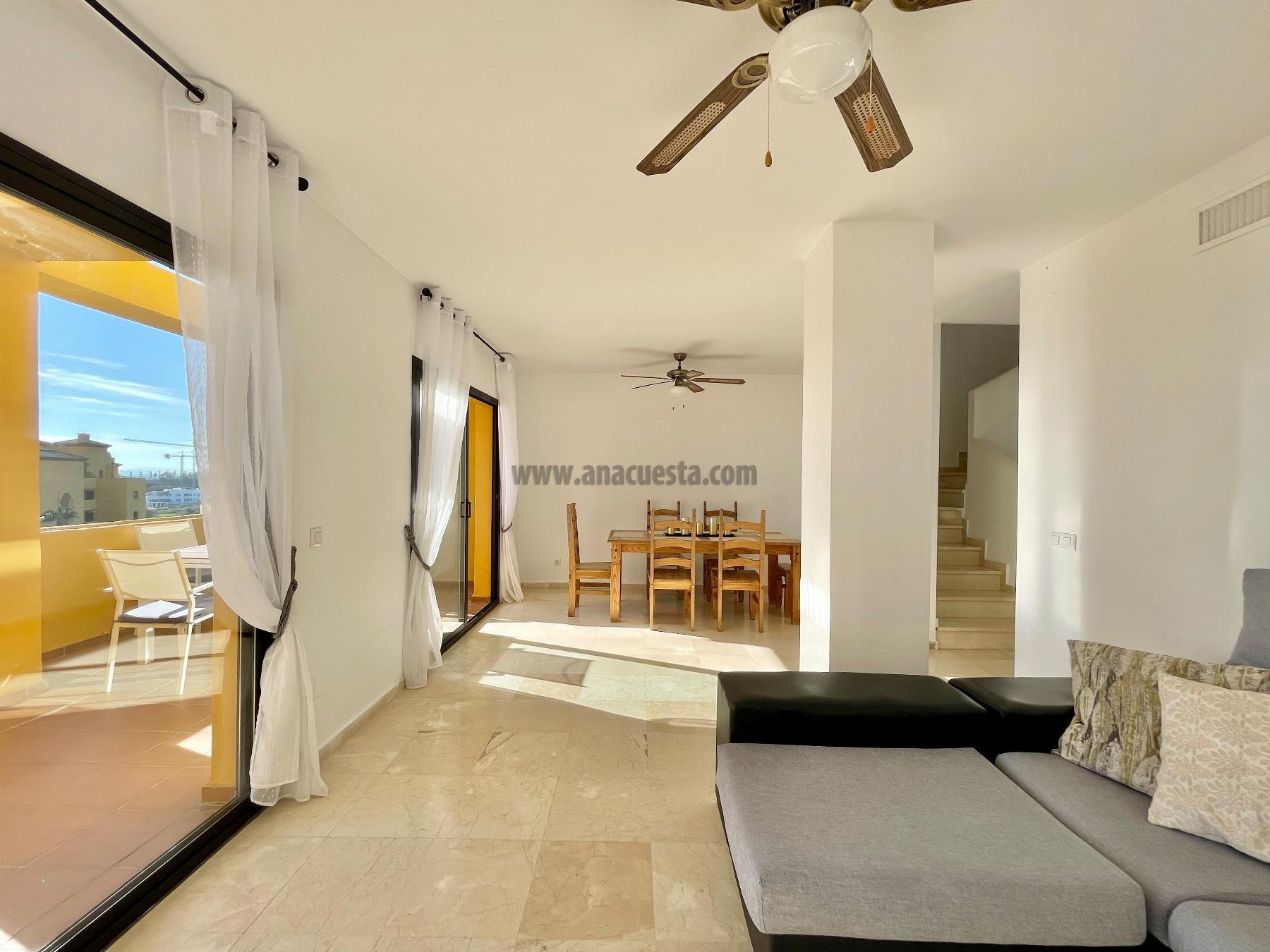 For sale of penthouse in Estepona