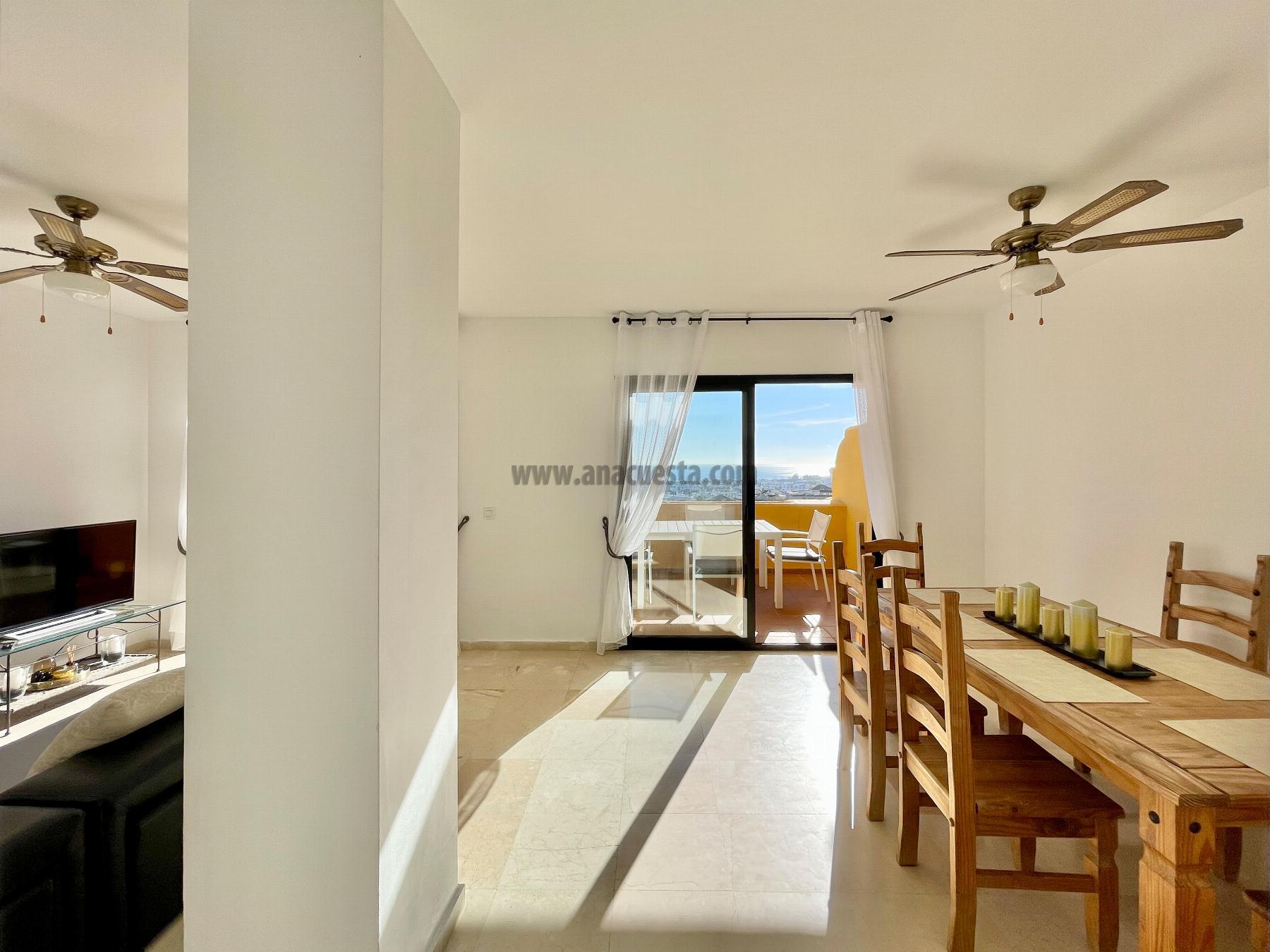 For sale of penthouse in Estepona