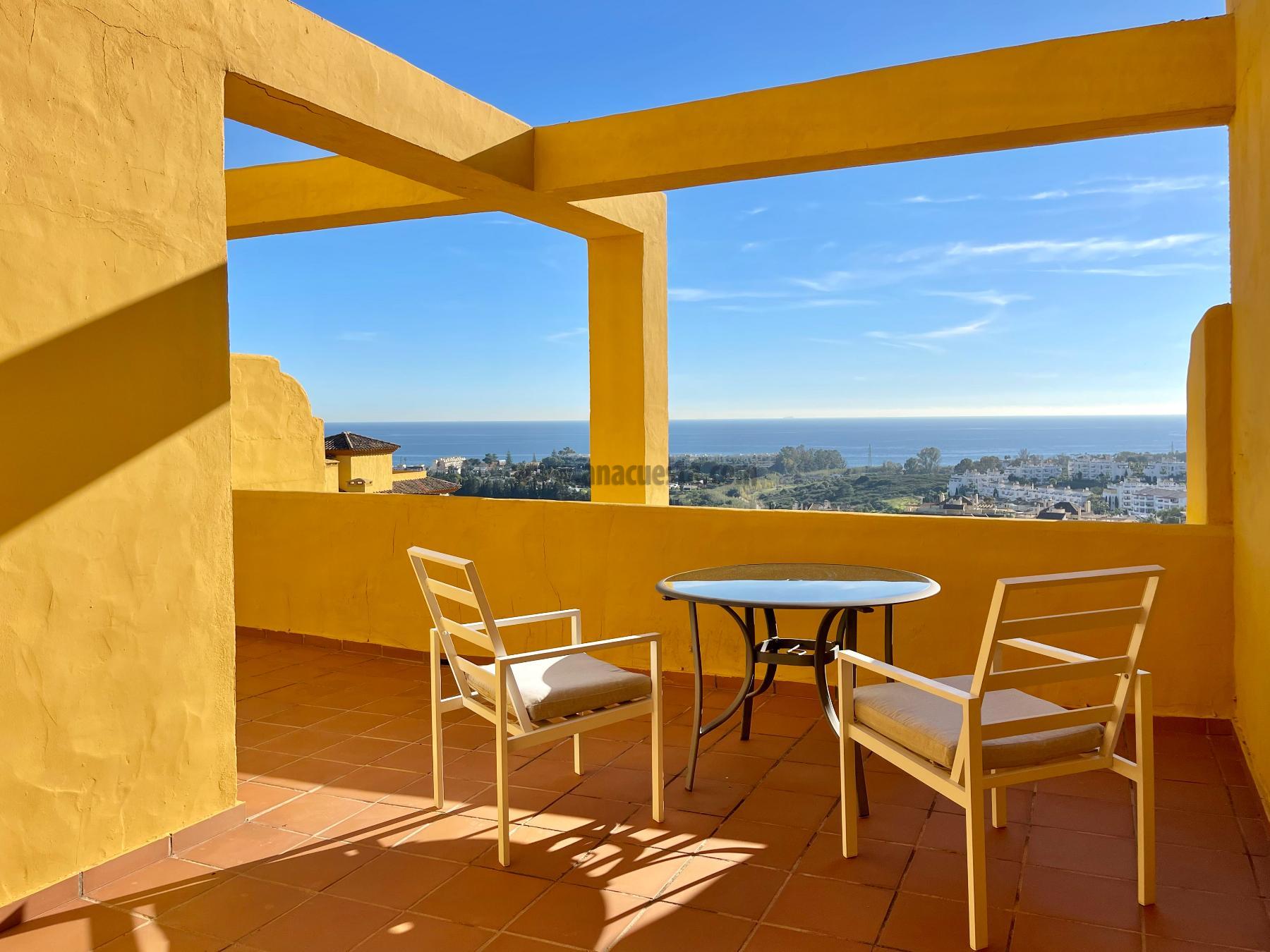 For sale of penthouse in Estepona