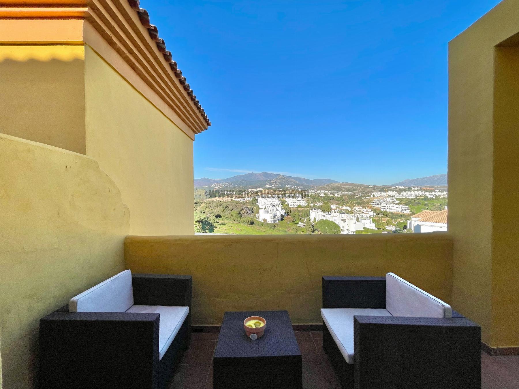 For sale of penthouse in Estepona