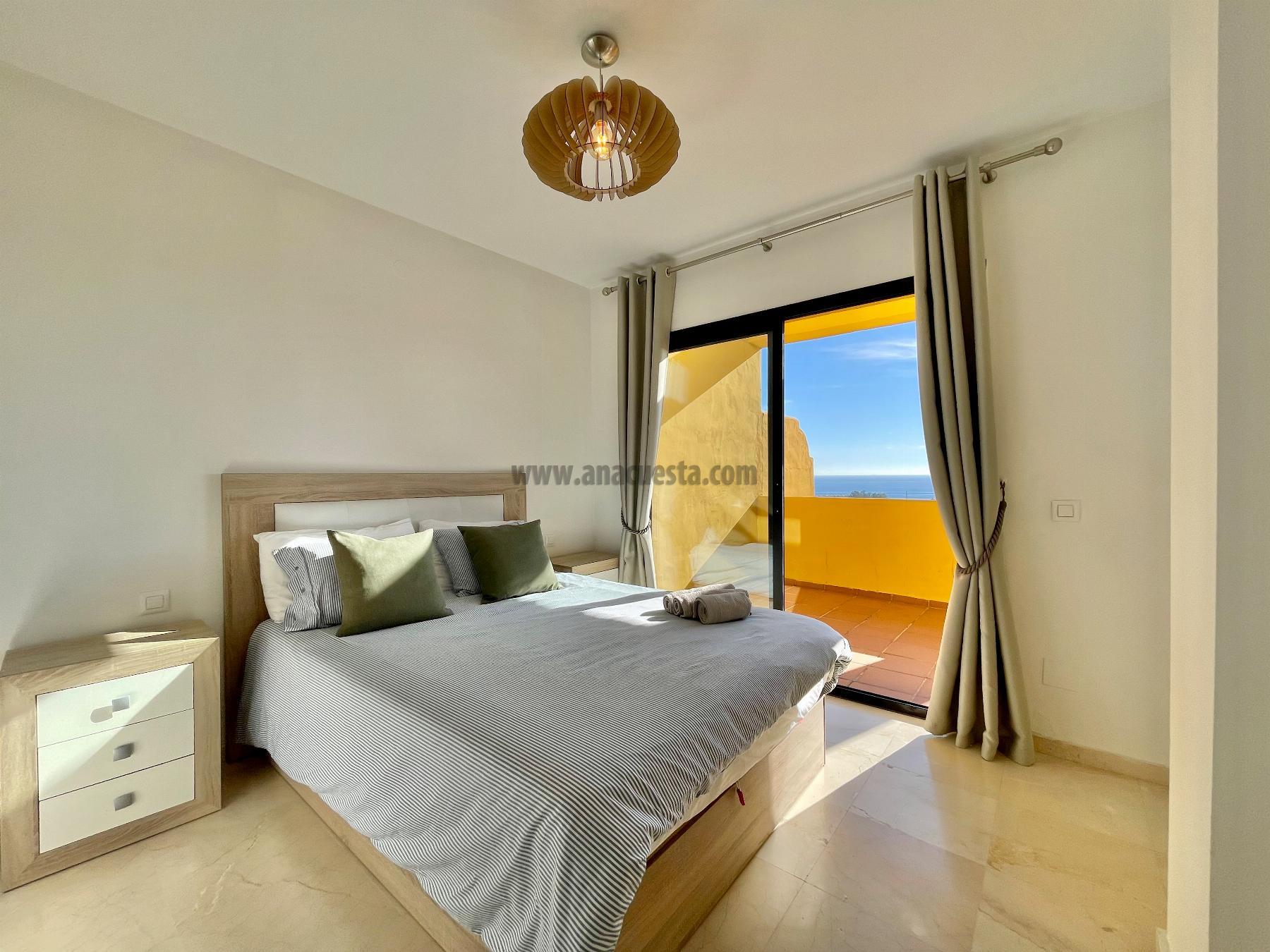 For sale of penthouse in Estepona