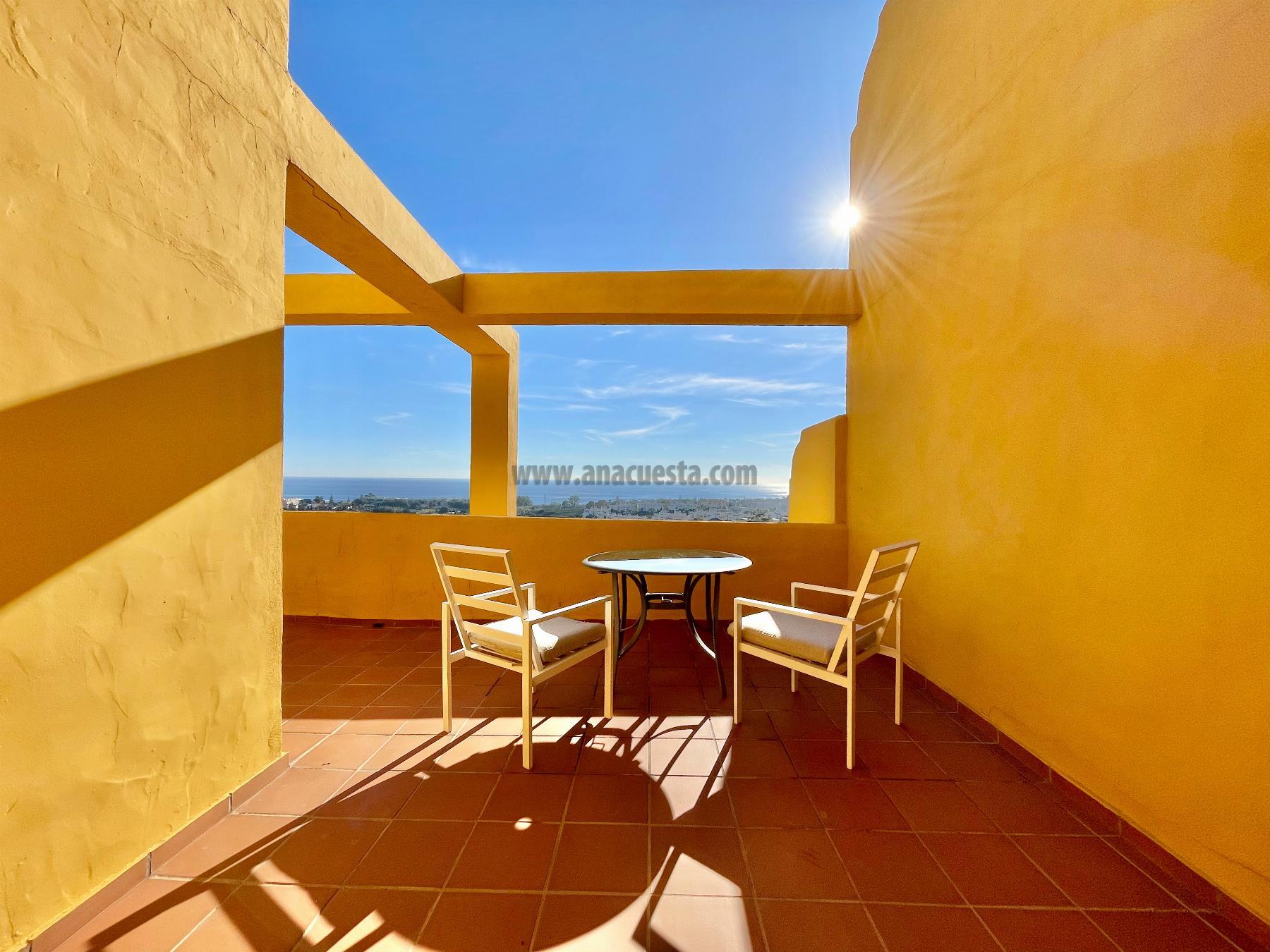 For sale of penthouse in Estepona