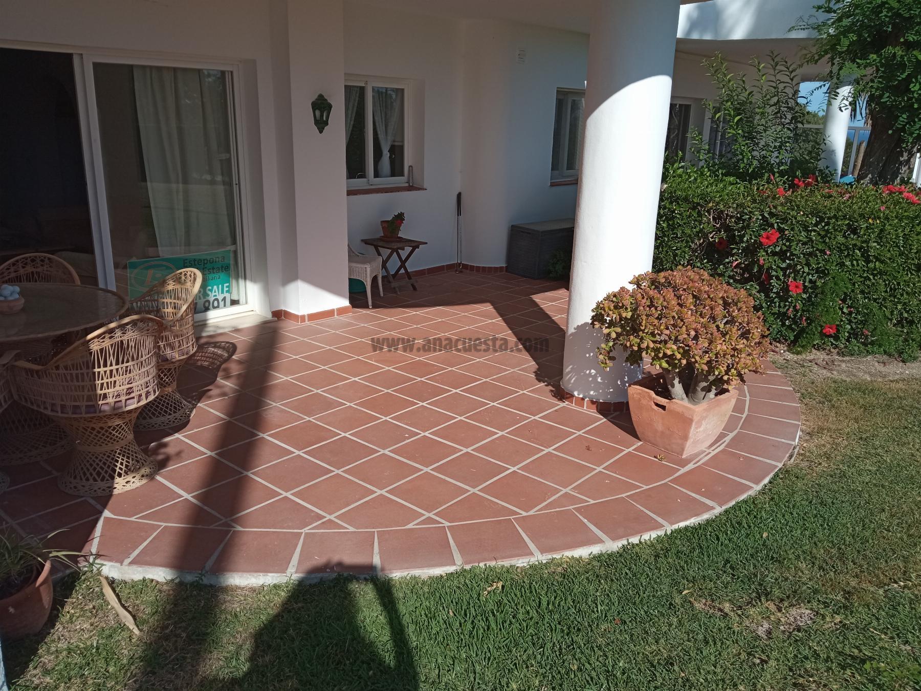 For sale of apartment in Estepona