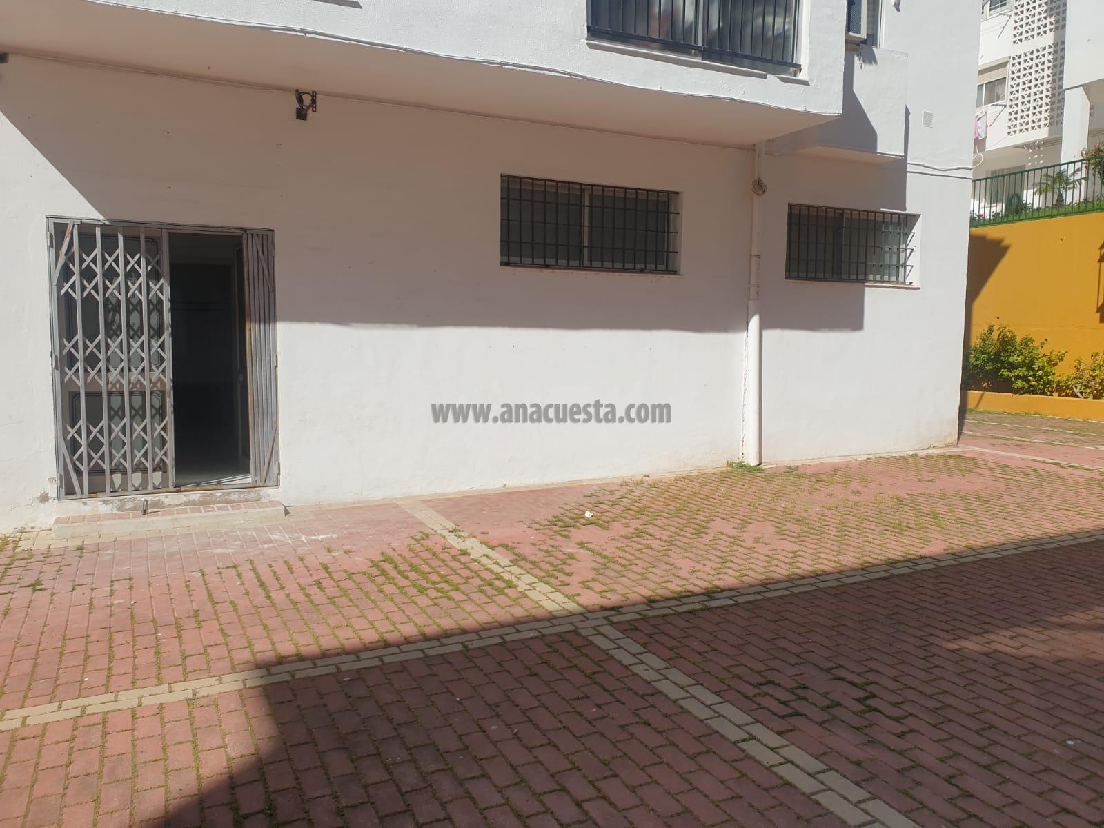 For sale of commercial in Estepona