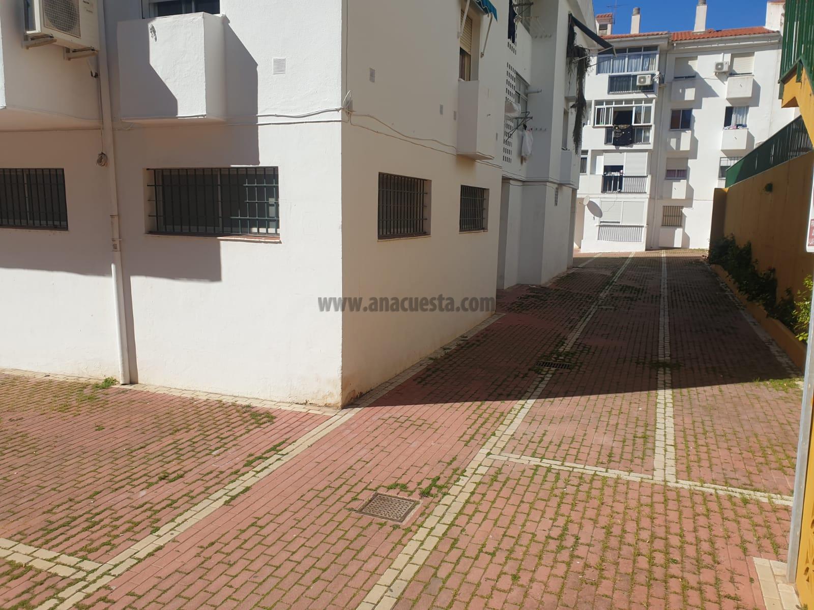 For sale of commercial in Estepona