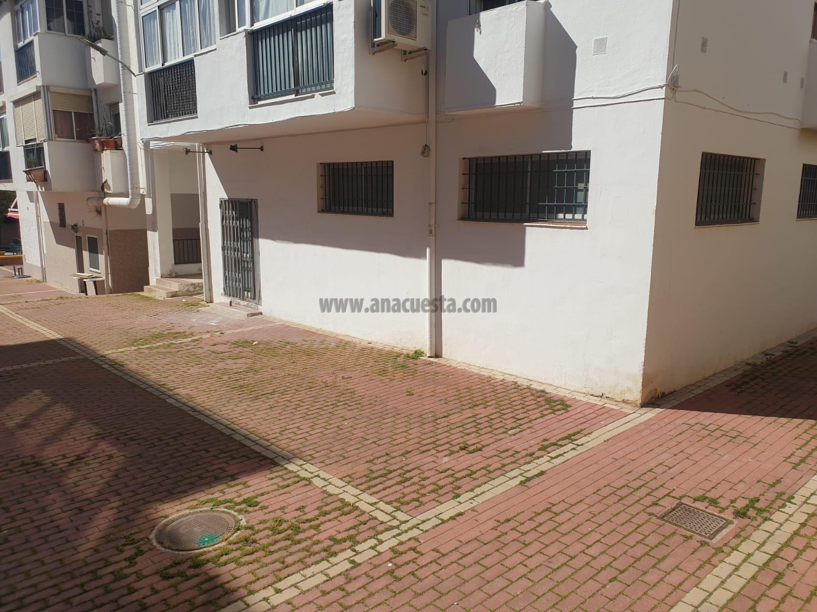 For sale of commercial in Estepona