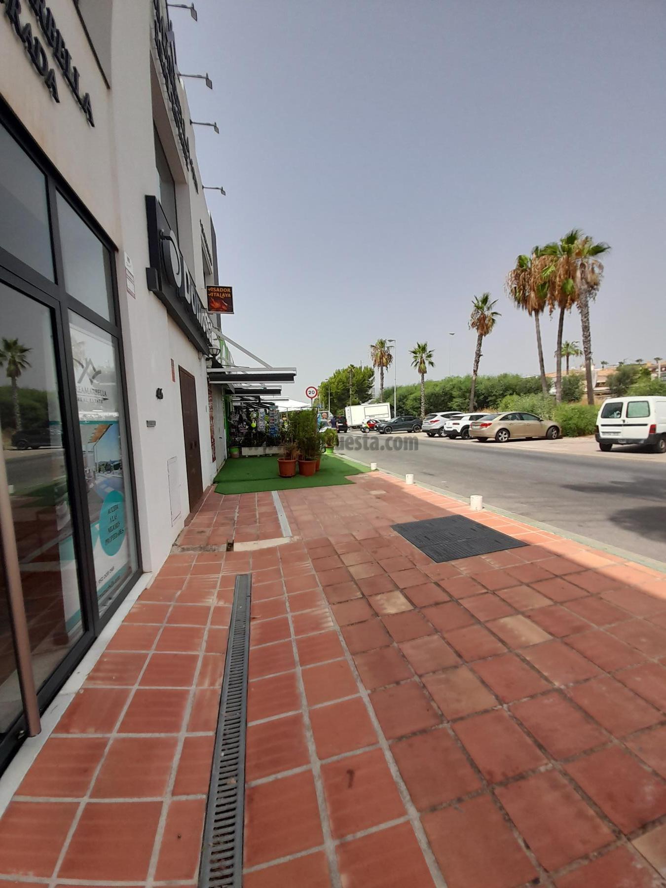 For rent of commercial in Estepona