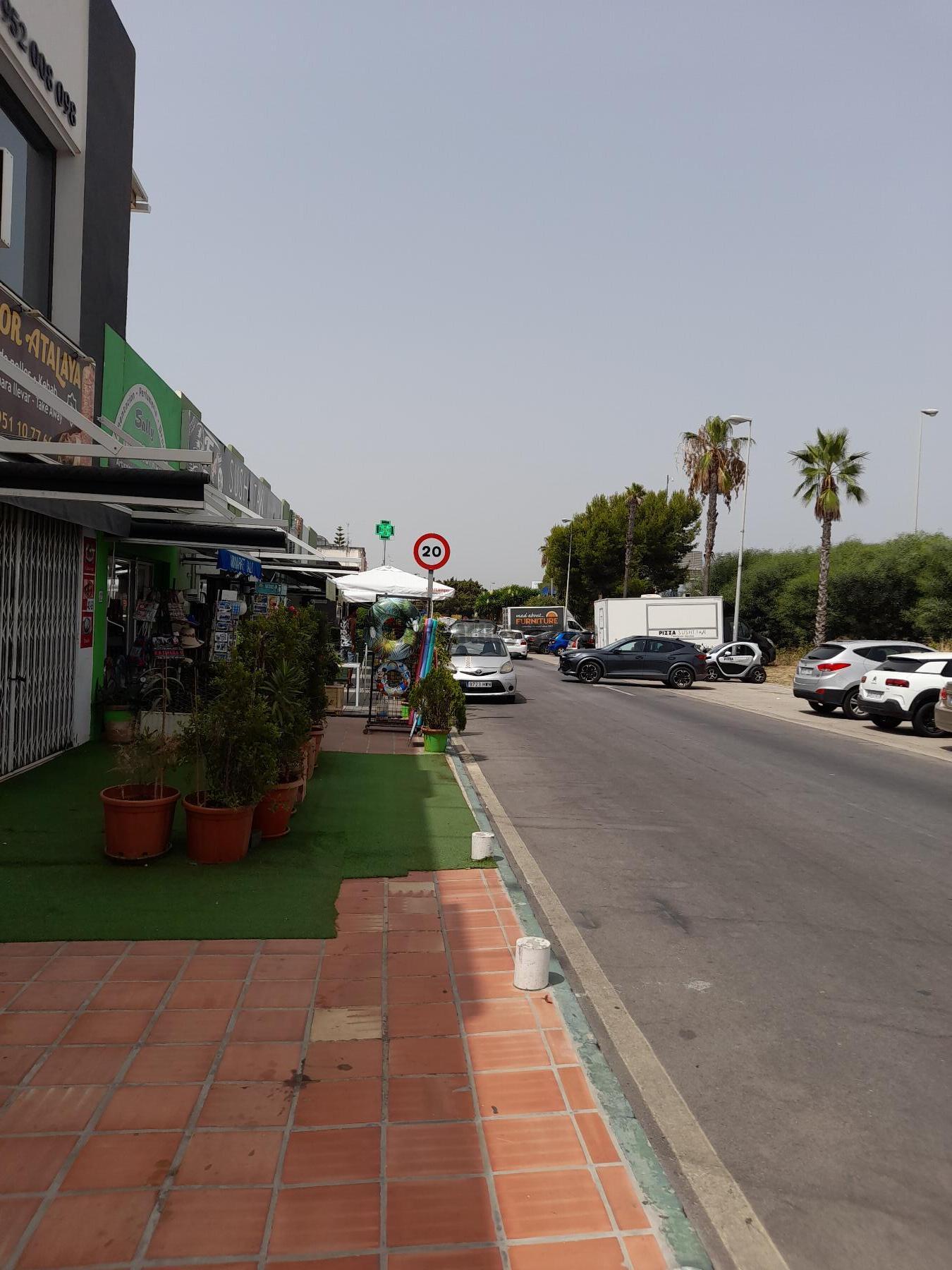 For rent of commercial in Estepona