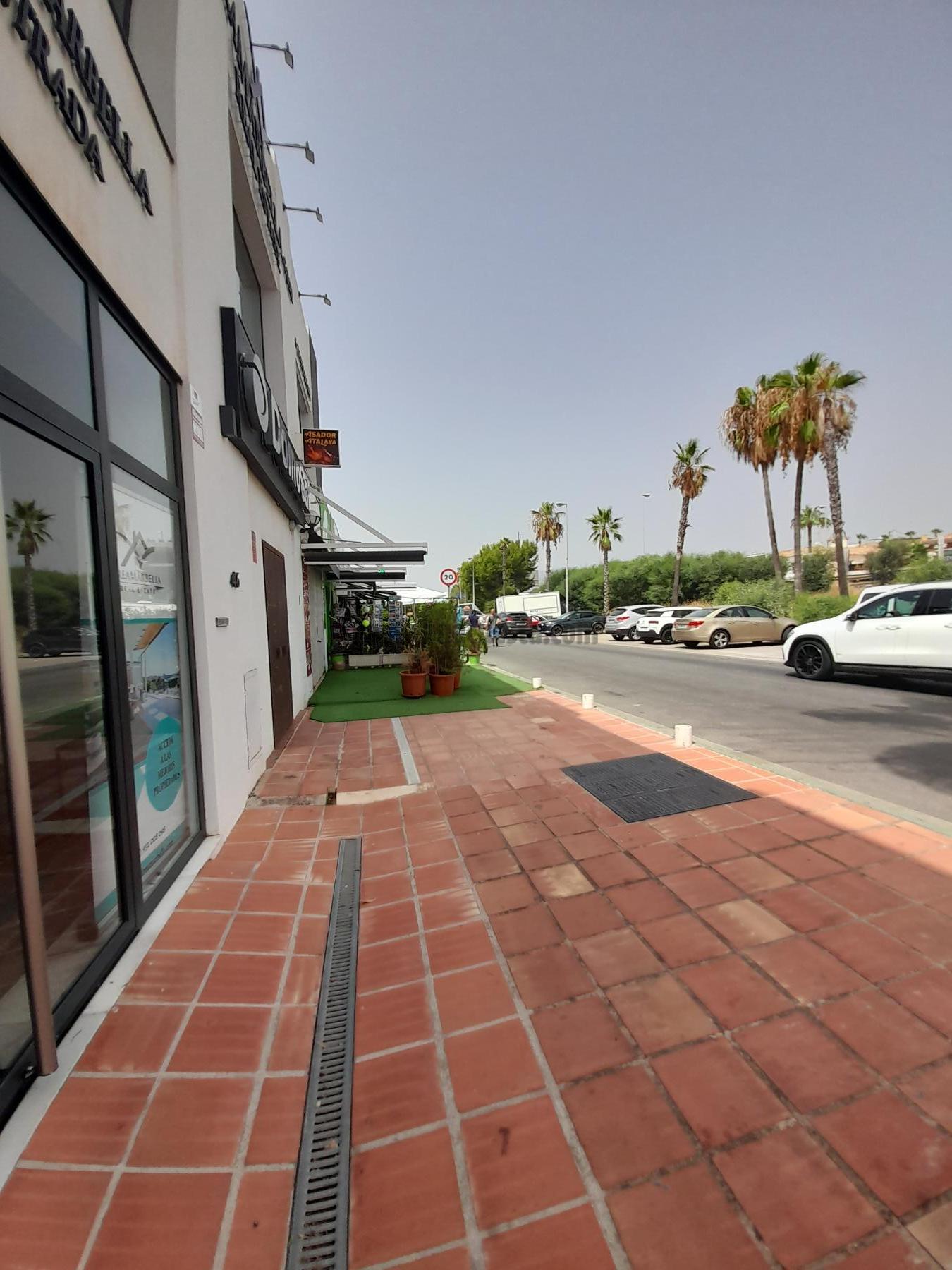 For rent of commercial in Estepona