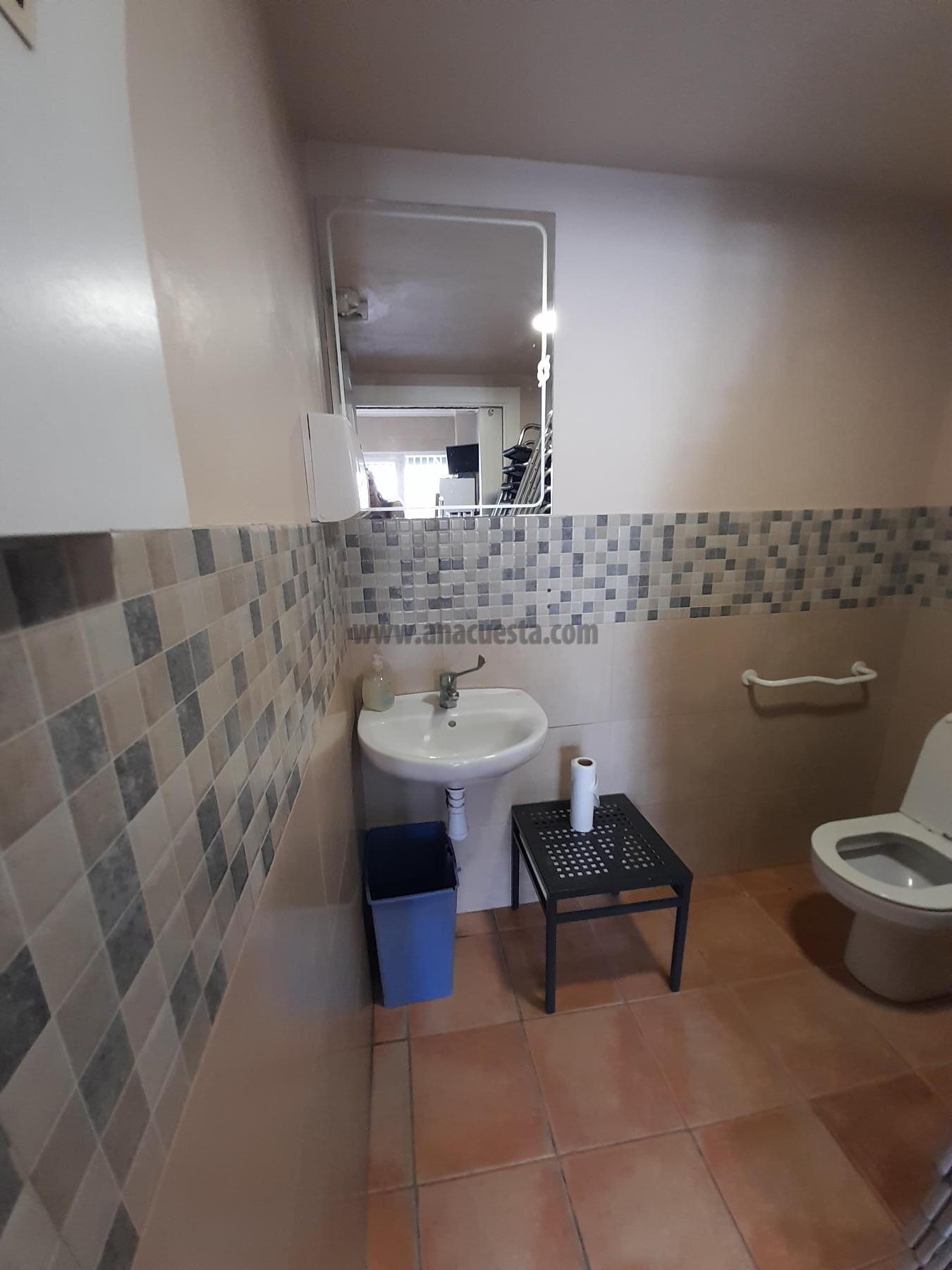 For rent of commercial in Estepona