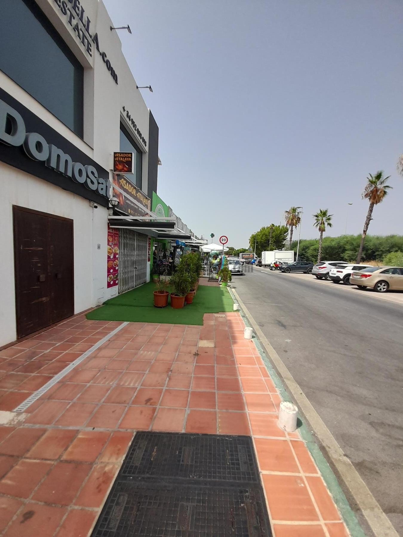 For rent of commercial in Estepona