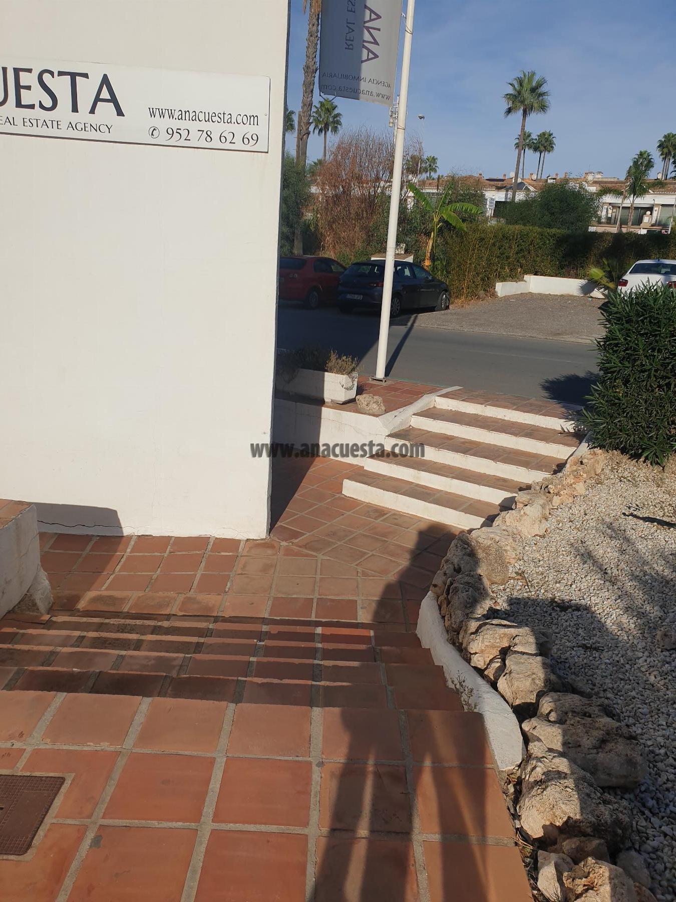 For rent of commercial in Estepona