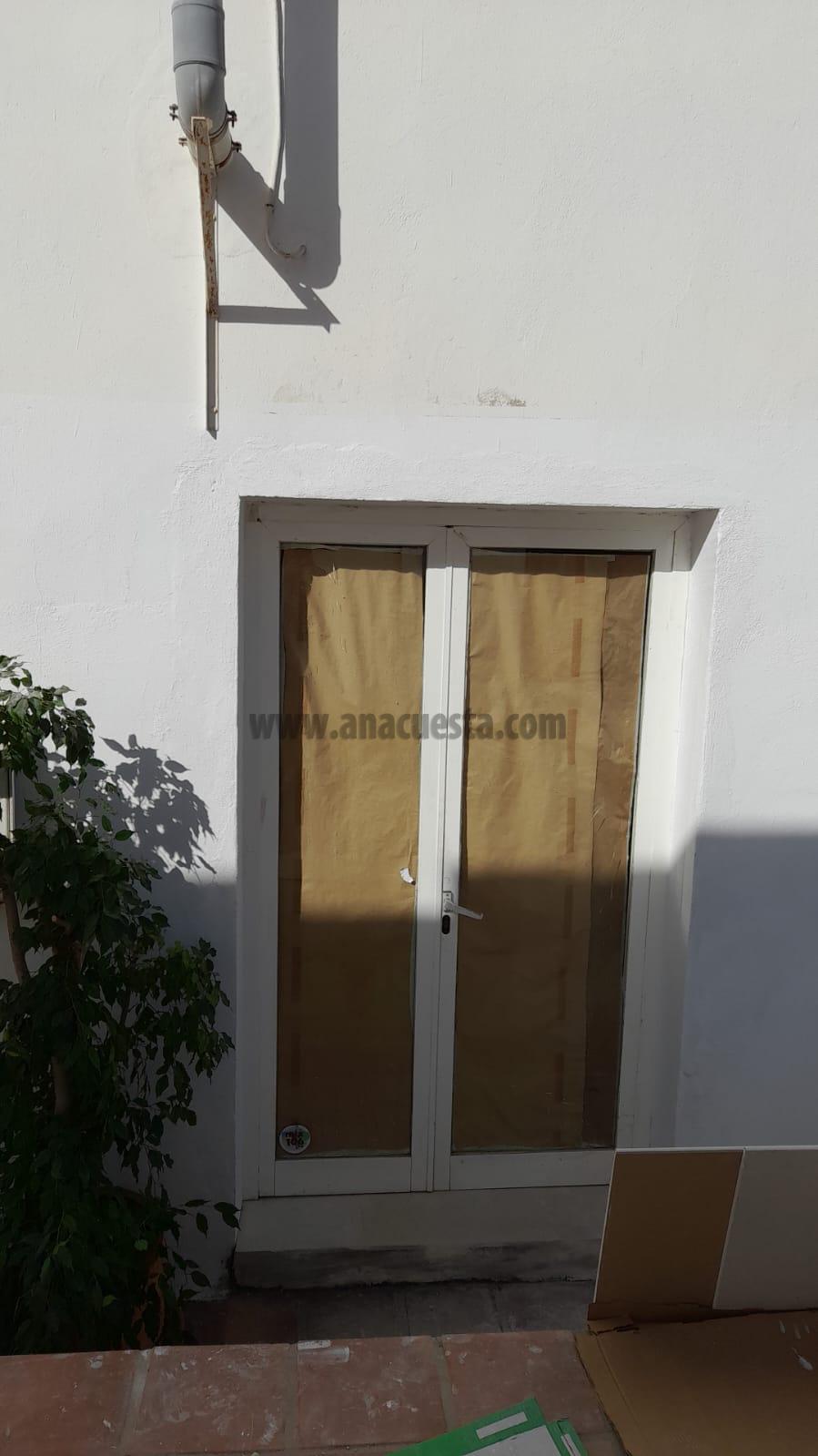 For rent of commercial in Estepona