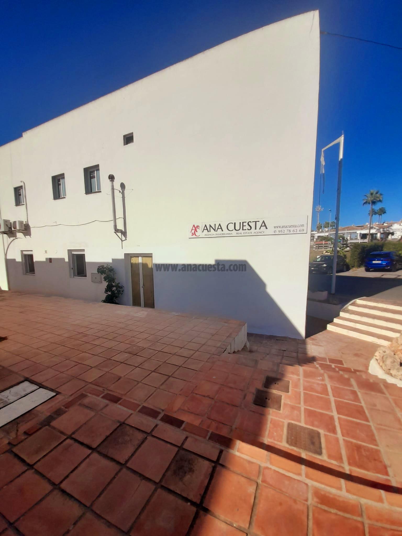 For rent of commercial in Estepona