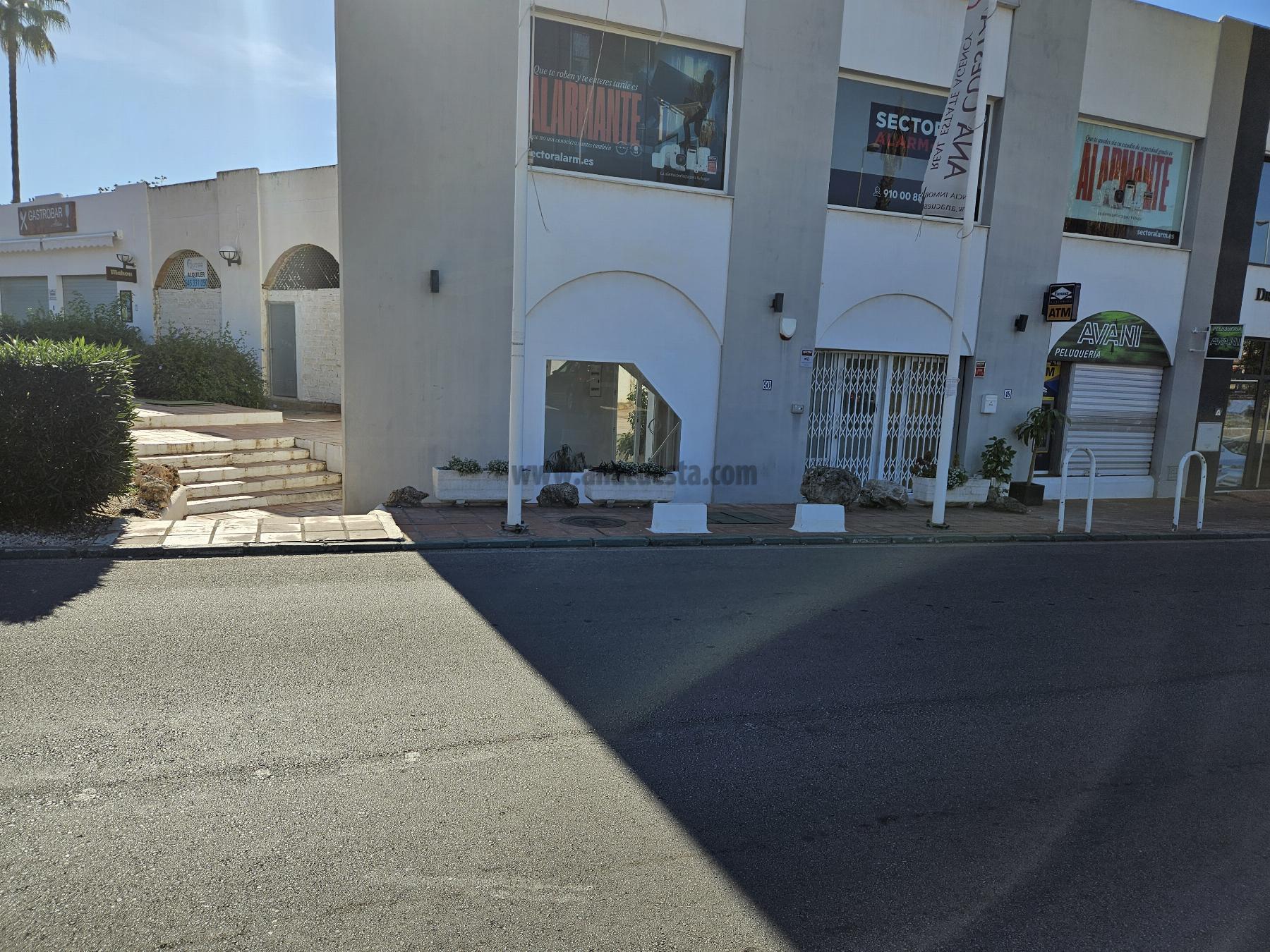 For rent of commercial in Estepona