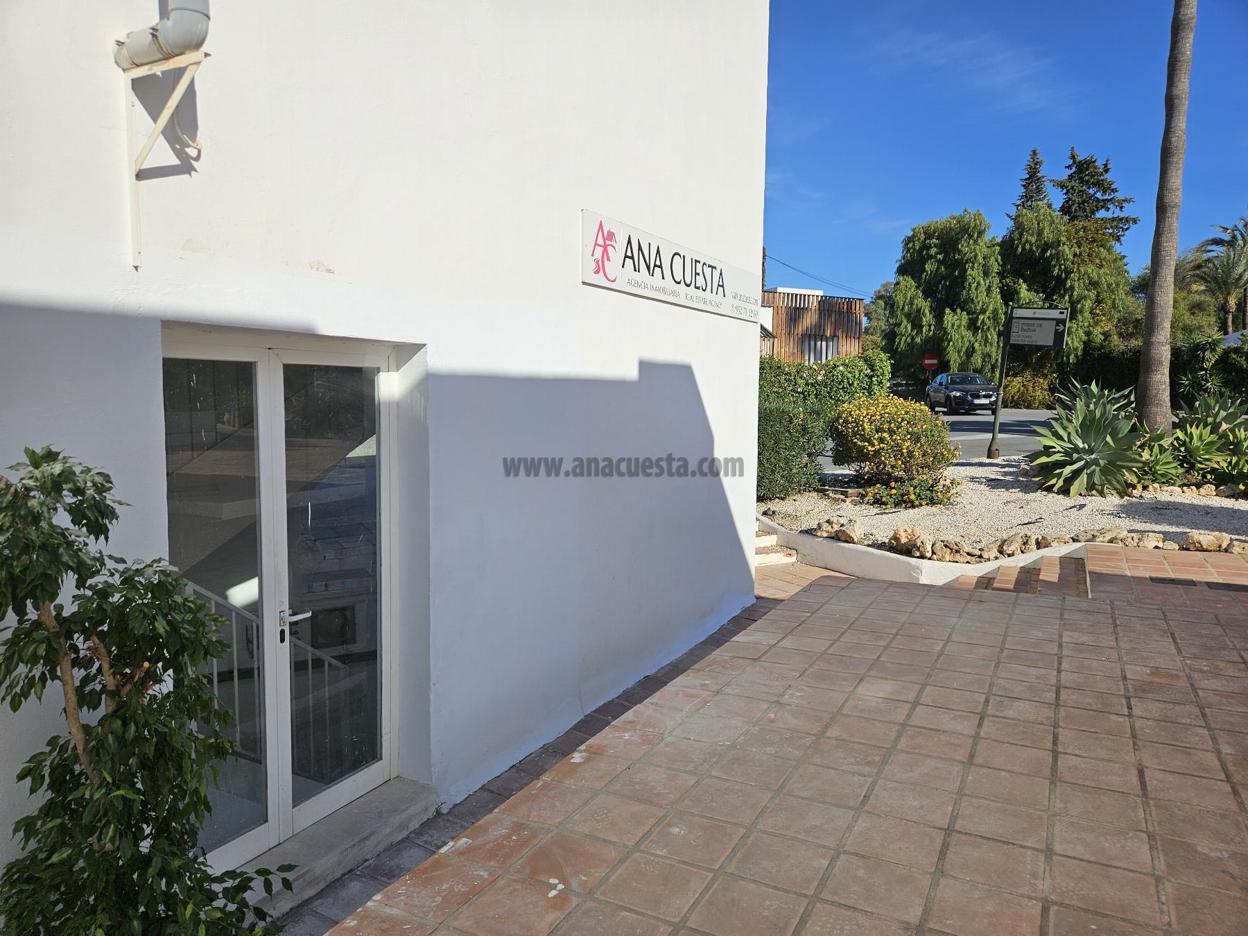 For rent of commercial in Estepona