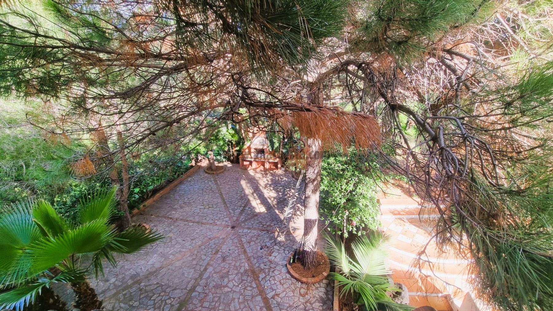 For sale of chalet in Estepona